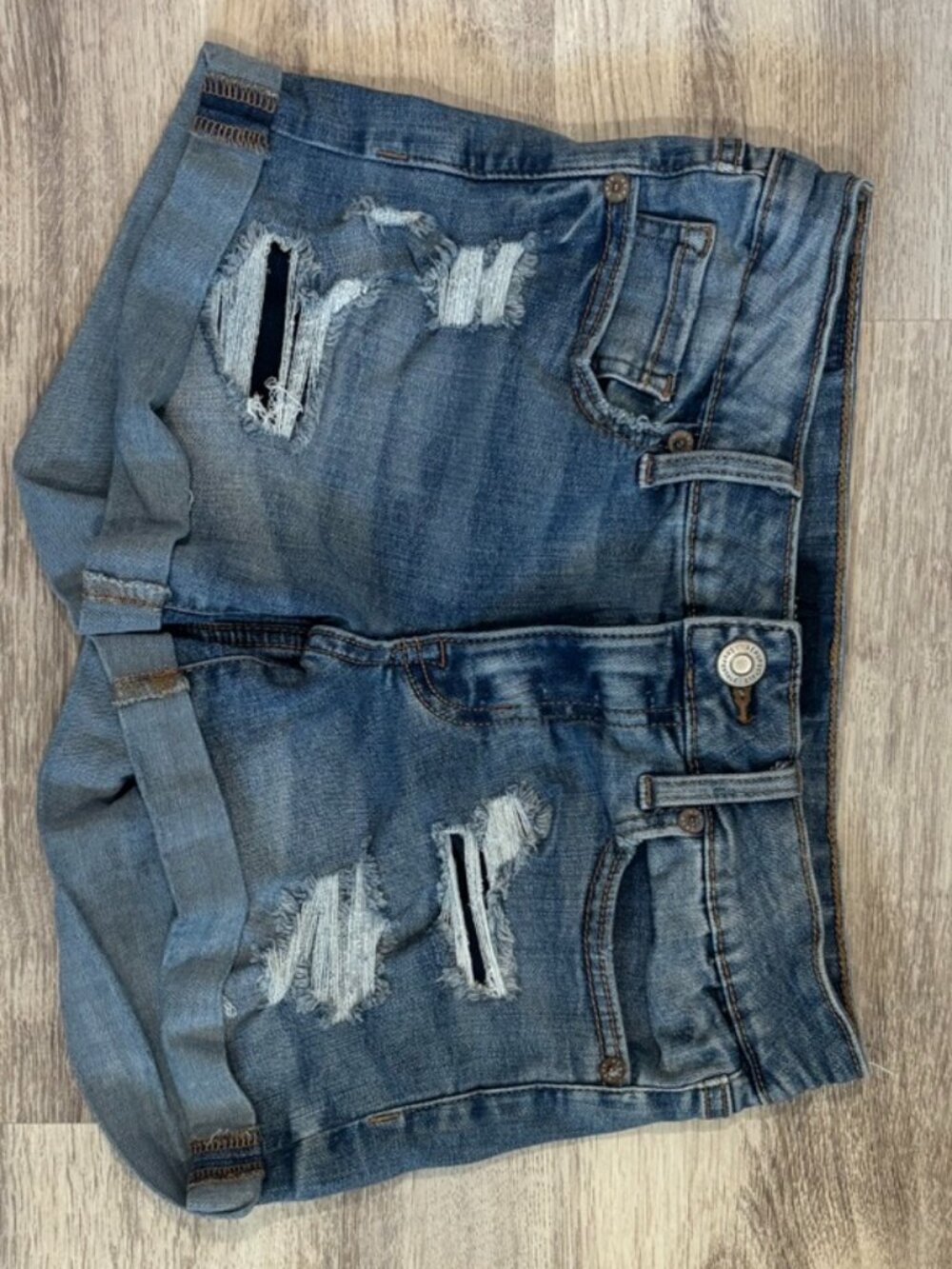 American Eagle Distressed Cuffed Denim Shorts Light Wash Size 4